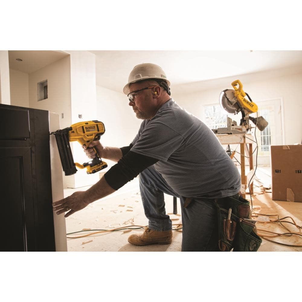 20V MAX Cordless Brad Nailer Y232