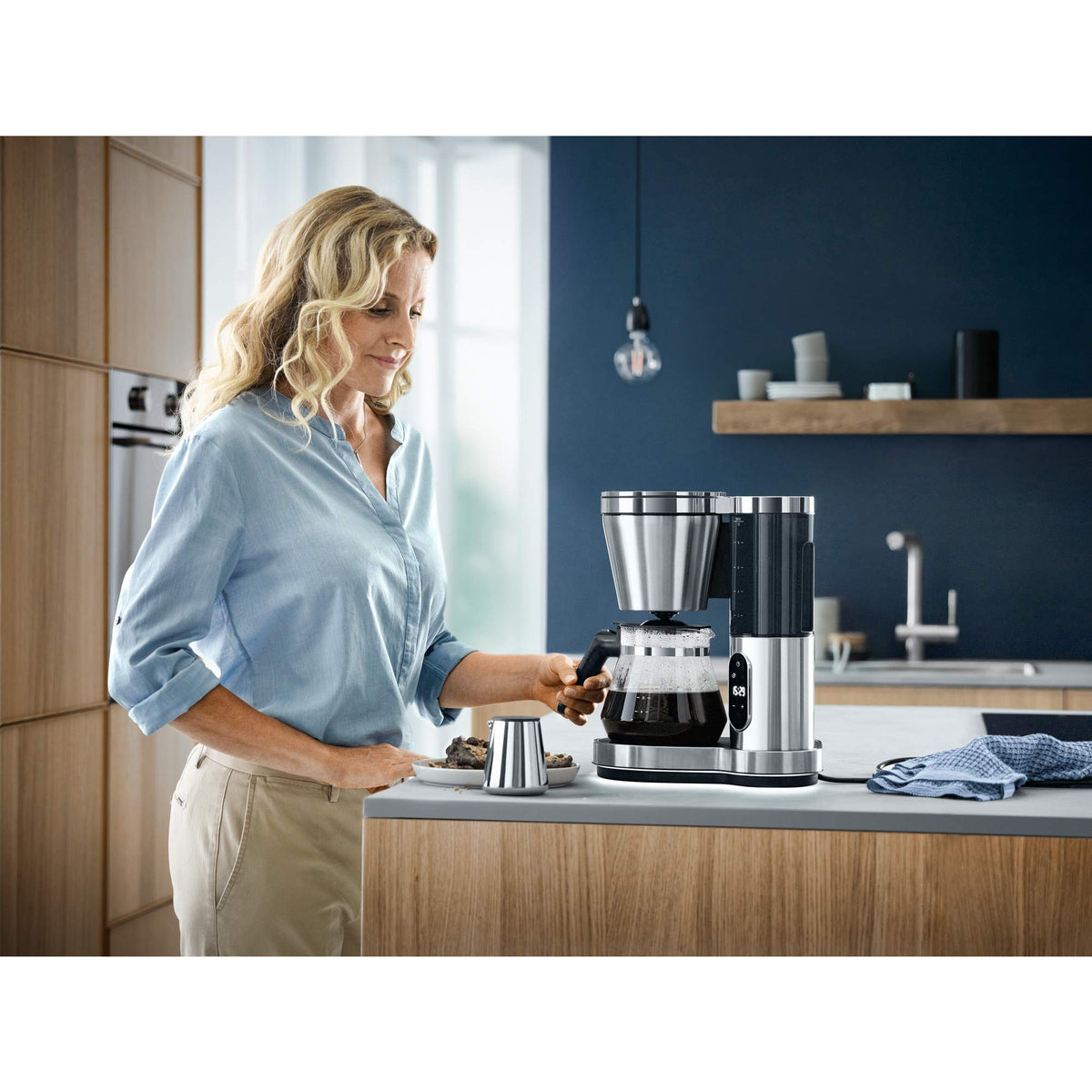 Filter Coffee Machine with Glass Carafe, 10 Cups, Timer, 1000W B686